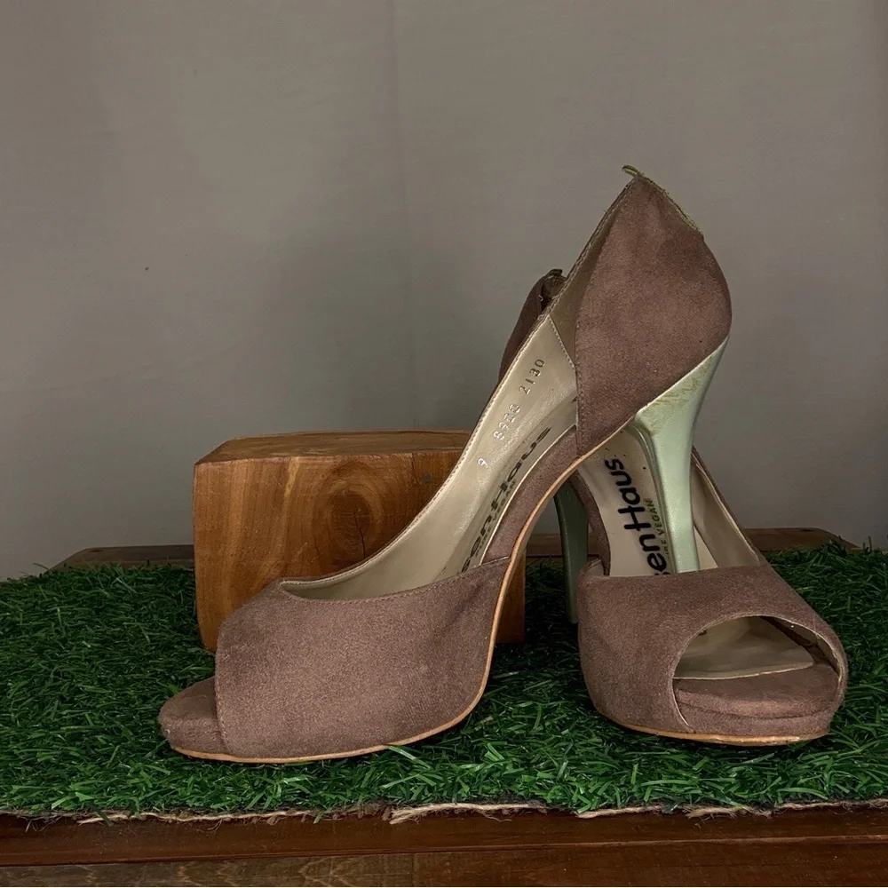 Olsen Haus Elegant Peep-Toe Tan Heels - Picture 4 of 6